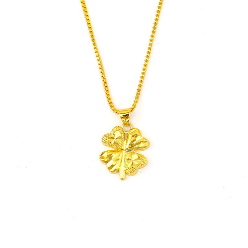 Ladies' four-leaf clover necklace with brass gold plating, fashionable brass gold plating, street stall supply, vacuum electroplated 18k gold jewelry, novel accessories Item Picture