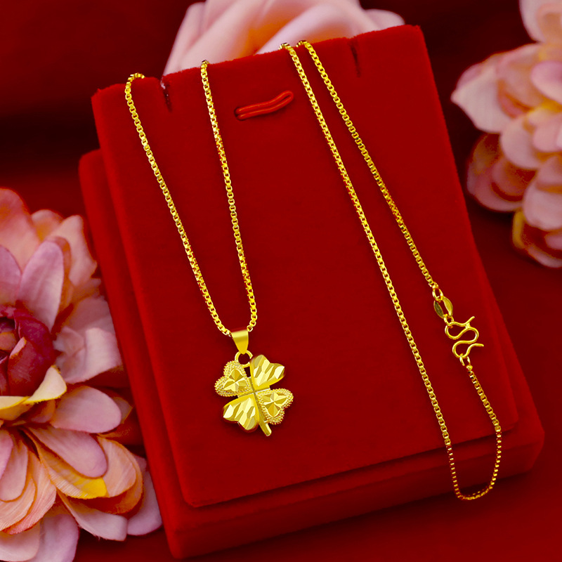 Ladies' four-leaf clover necklace with brass gold plating, fashionable brass gold plating, street stall supply, vacuum electroplated 18k gold jewelry, novel accessories details Picture