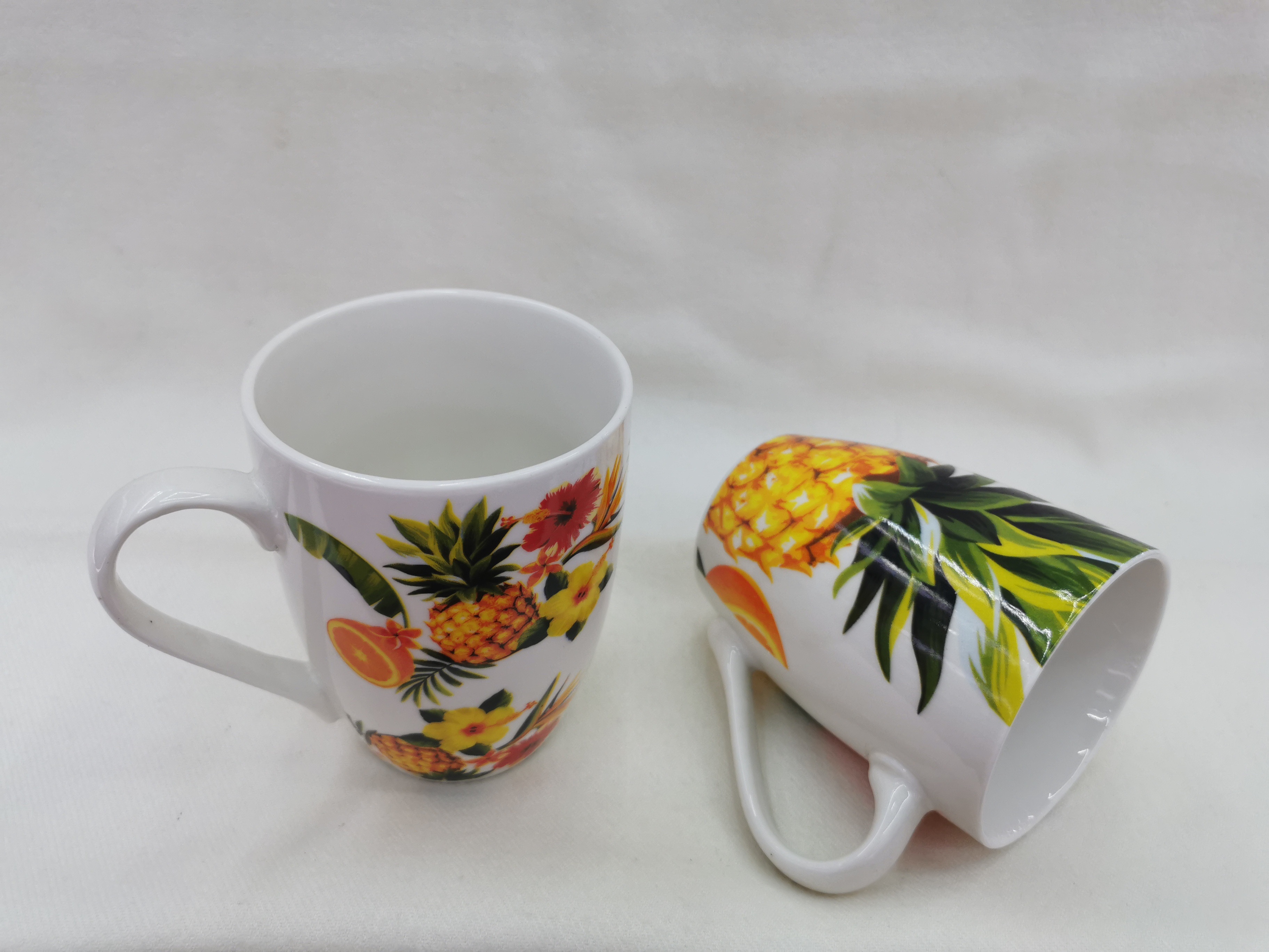 Tropical Rainforest Wind Water Cup Pineapple Fruit Mug Bright Ceramic Cup RUIHUA Application Scenario
