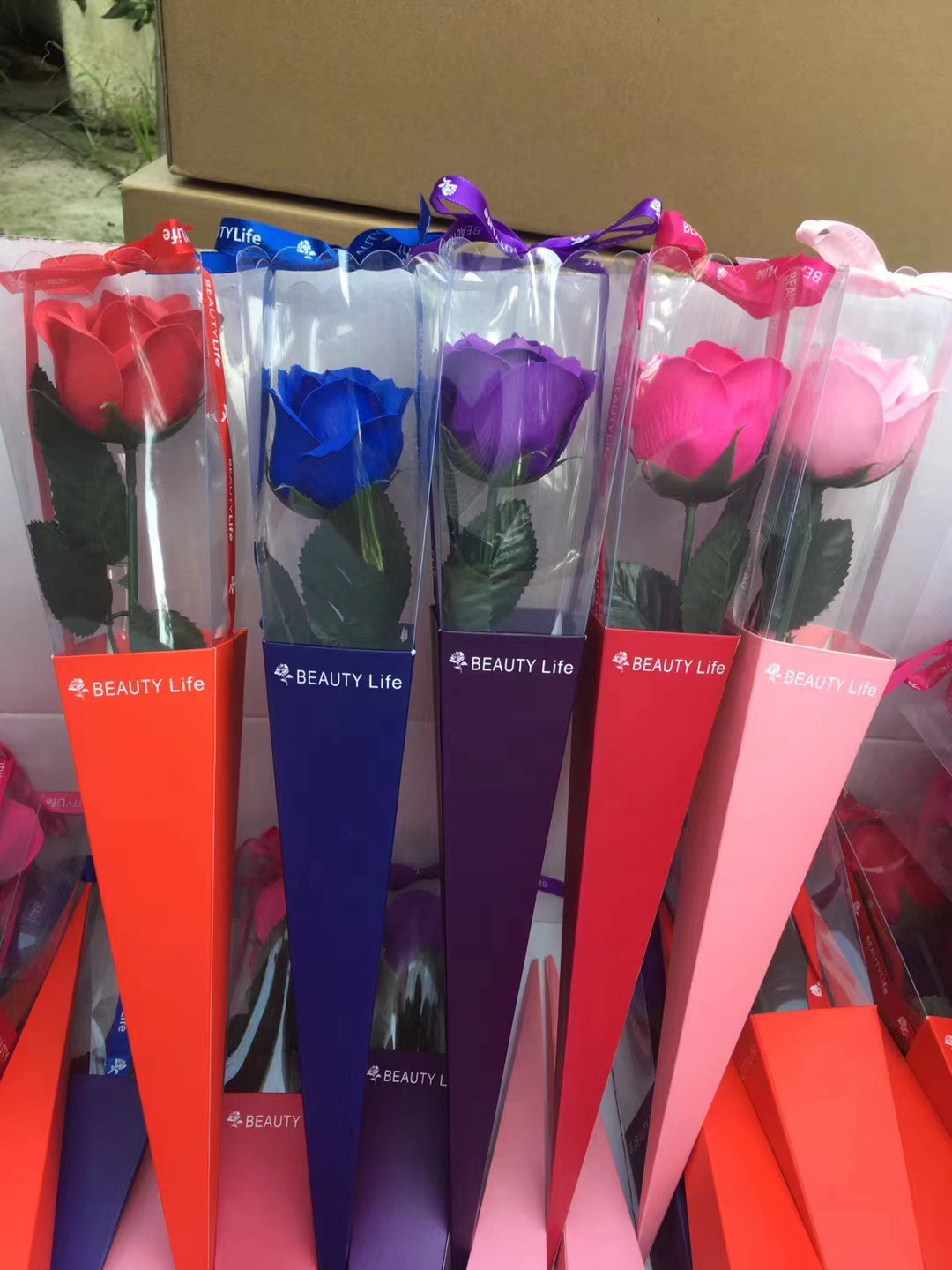 A single rose Christmas and Valentine's Day love gift box for your girlfriend. Creative festival gifts, everlasting soap flowers for your best friend