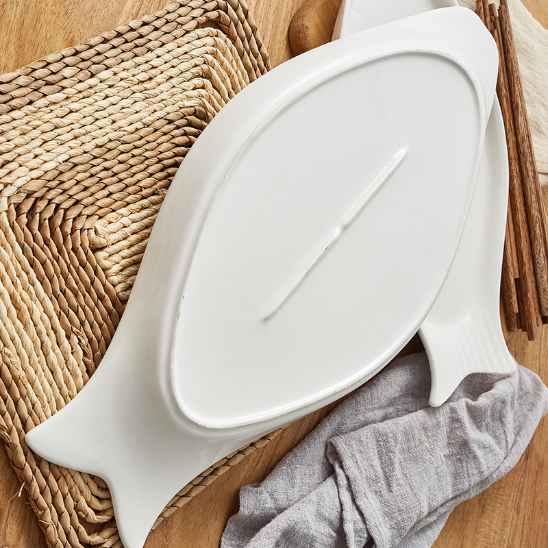 Fish-shaped plate, creative plate, ceramic tableware, hotel porcelain direct supply, steamed fish plate, microwave-safe Application Scenario