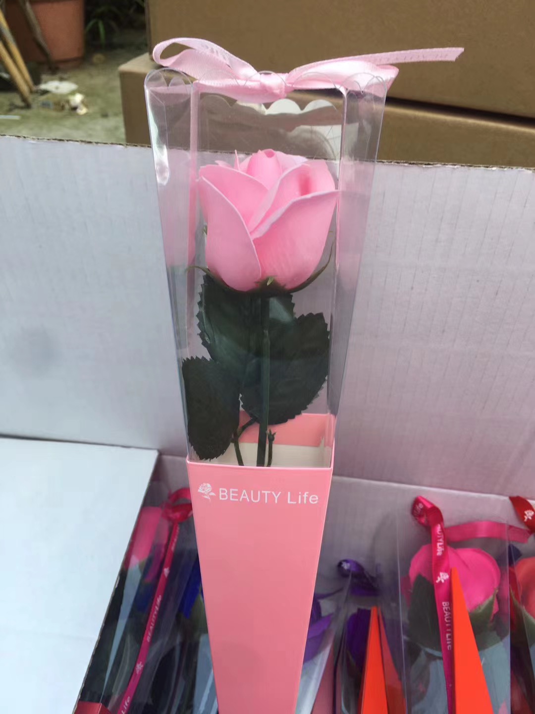 A single rose Christmas and Valentine's Day love gift box for your girlfriend. Creative festival gifts, everlasting soap flowers for your best friend details Picture