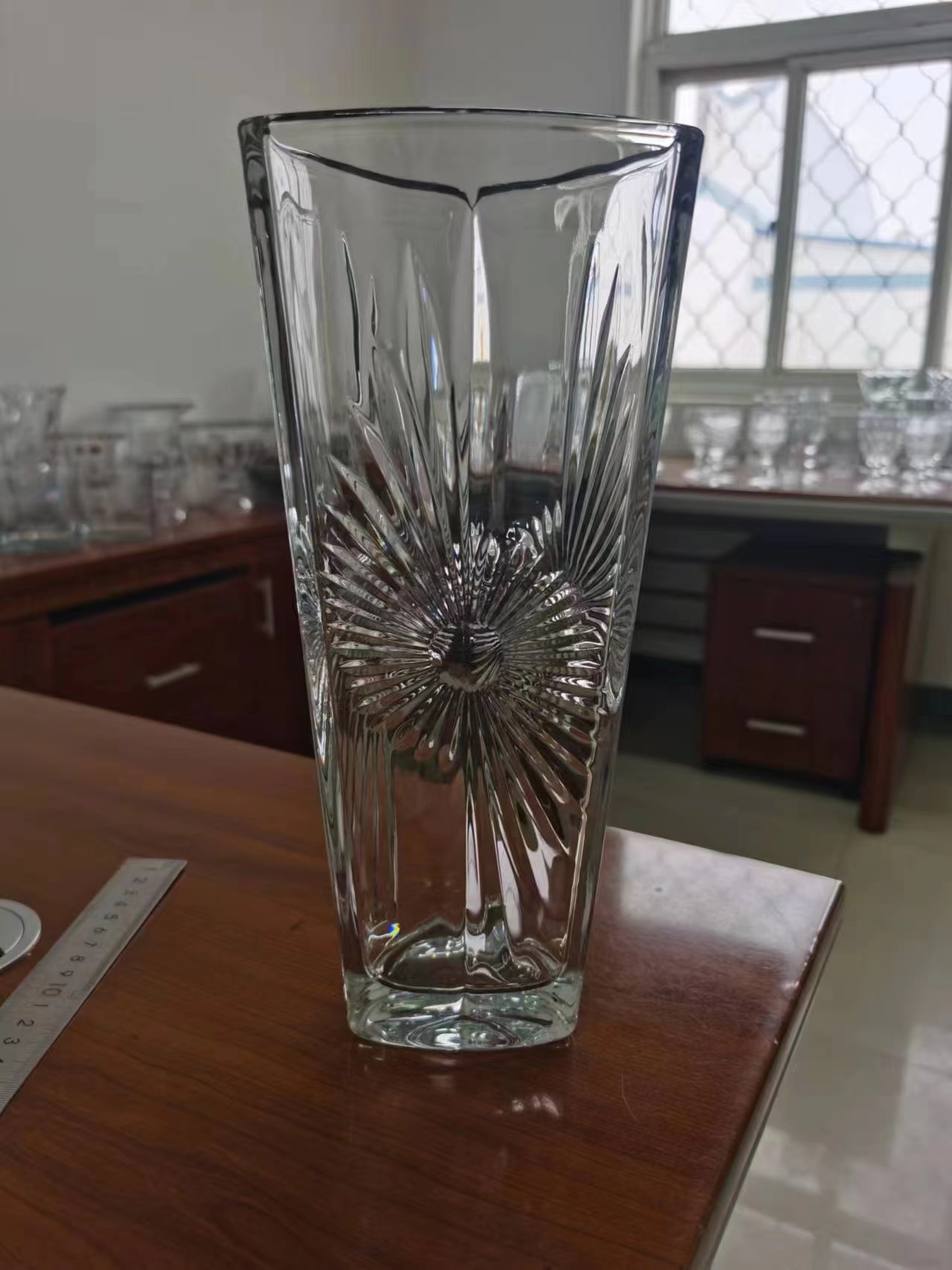 Yuxing transparent crystal glass vase, European rose flower arrangement, decorative craftsmanship, lucky bamboo hydroponic living room decoration piece Item Picture