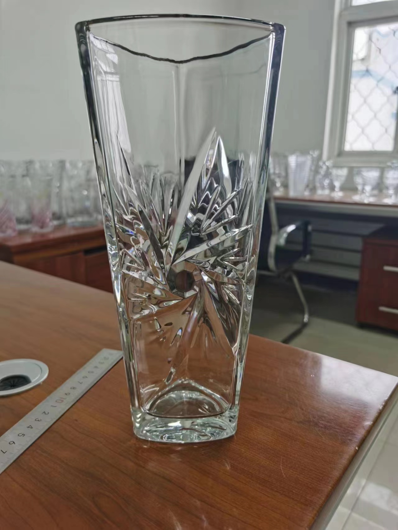 Yuxing transparent crystal glass vase, European rose flower arrangement, decorative craftsmanship, lucky bamboo hydroponic living room decoration piece Application Scenario