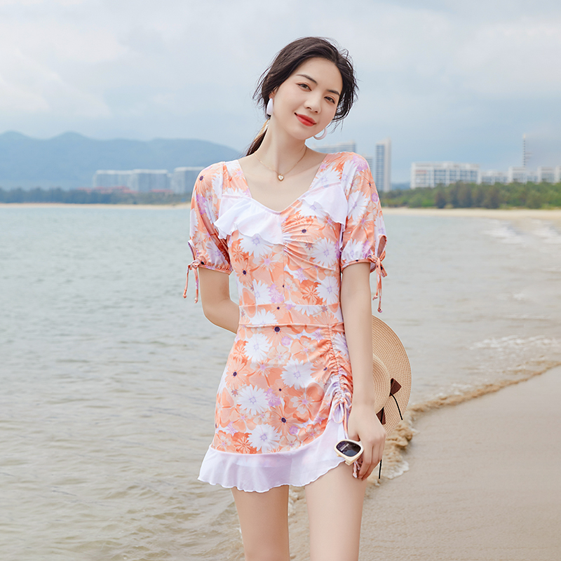 2022 New conservative one-piece, flat-angle, Ins-style swimsuit for slimming, belt-covering, one-piece, petite women Specification image
