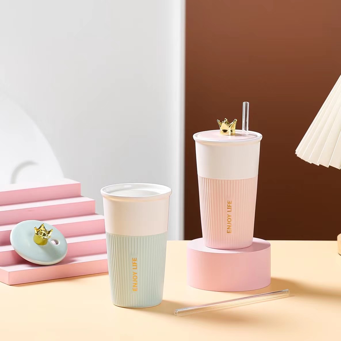 隔热随手陶瓷杯 王冠提手 配吸管