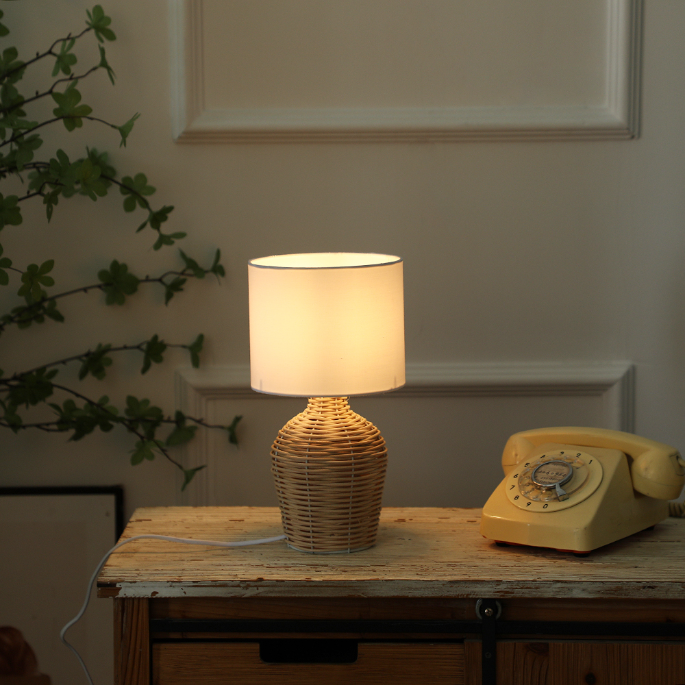 Hand-woven lamps, rattan table lamps, indoor decorative lamps, fabric table lamps, vase table lamps Application Scenario