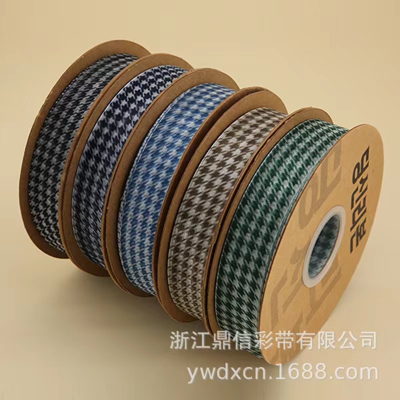 Dingxin, a manufacturer of high-quality Korean woven ribbons with a thousand bird pattern and gauze art lace ribbons, offers direct sales and export for 100Y