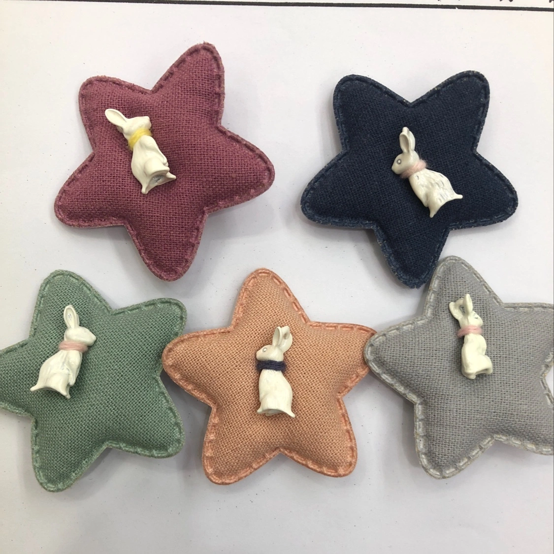 Linen five-pointed star with cute alloy little rabbit in five colors Specification image