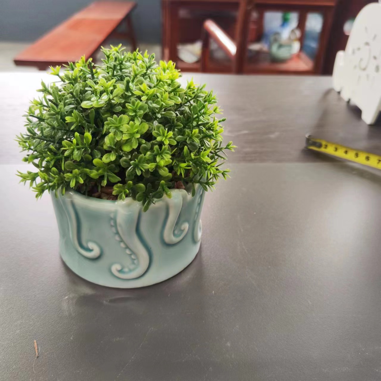 Cute small flowerpots of ceramic animals, succulents and plants Application Scenario