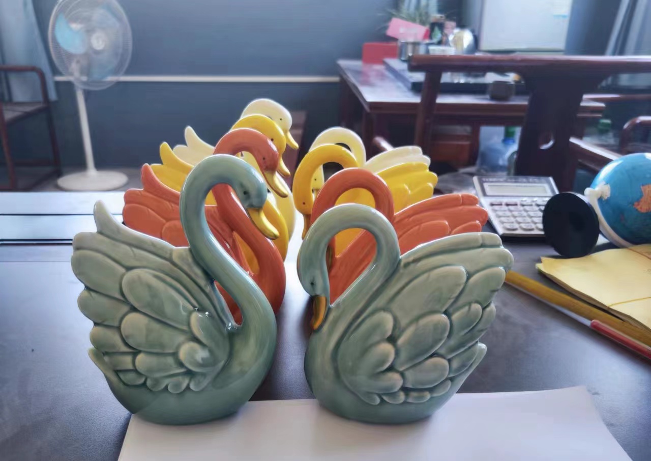 Ceramic electroplated flamingo figurines, glazed flamingo small figurines