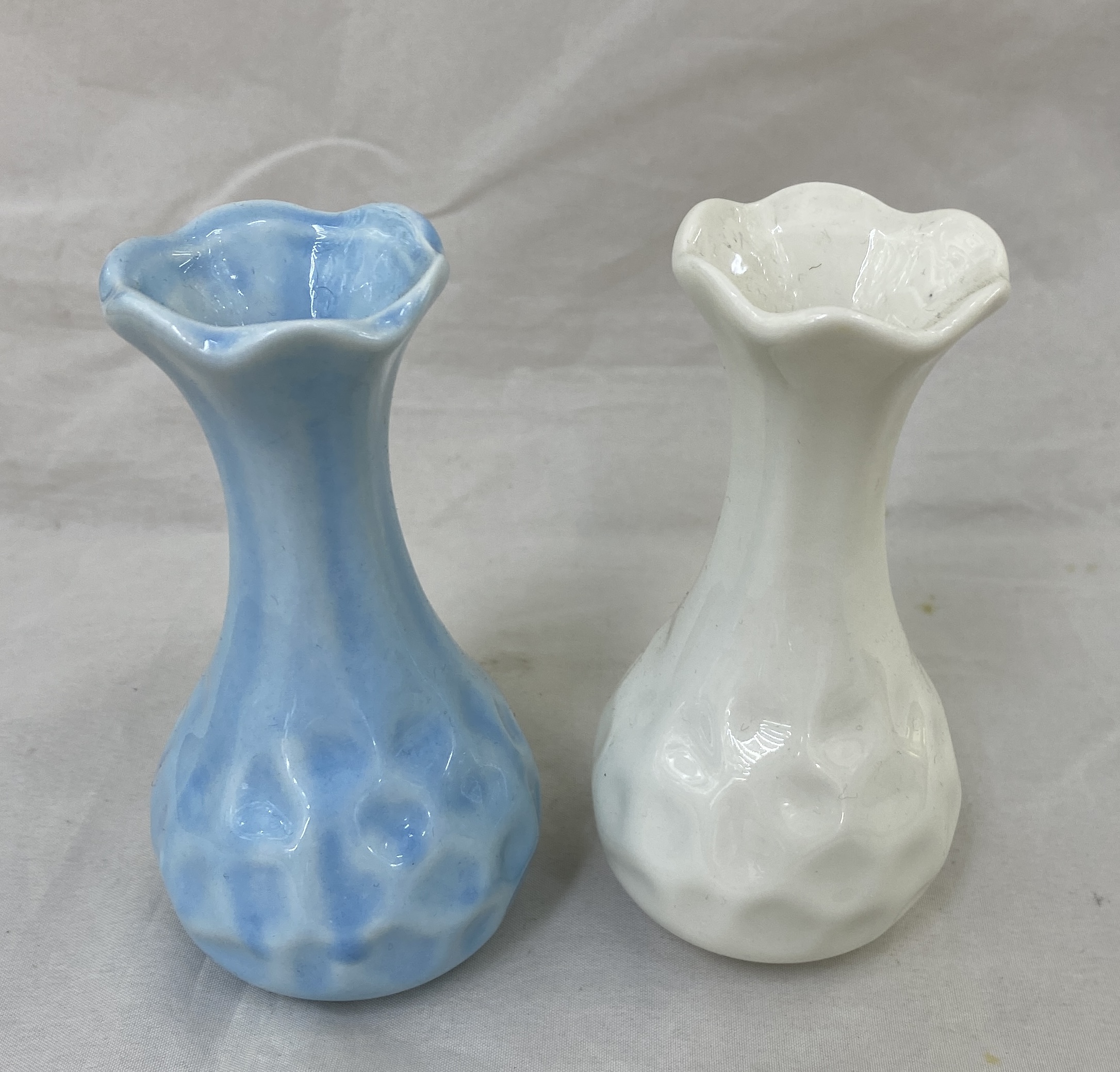 Cute and simple small flower arrangements for the ceramic living room Specification image