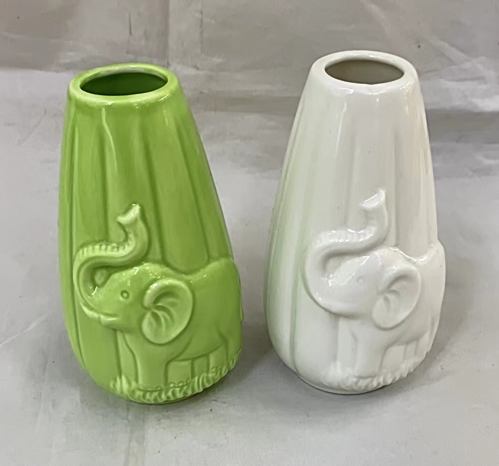 Cute little flower vase with ceramic glaze Specification image