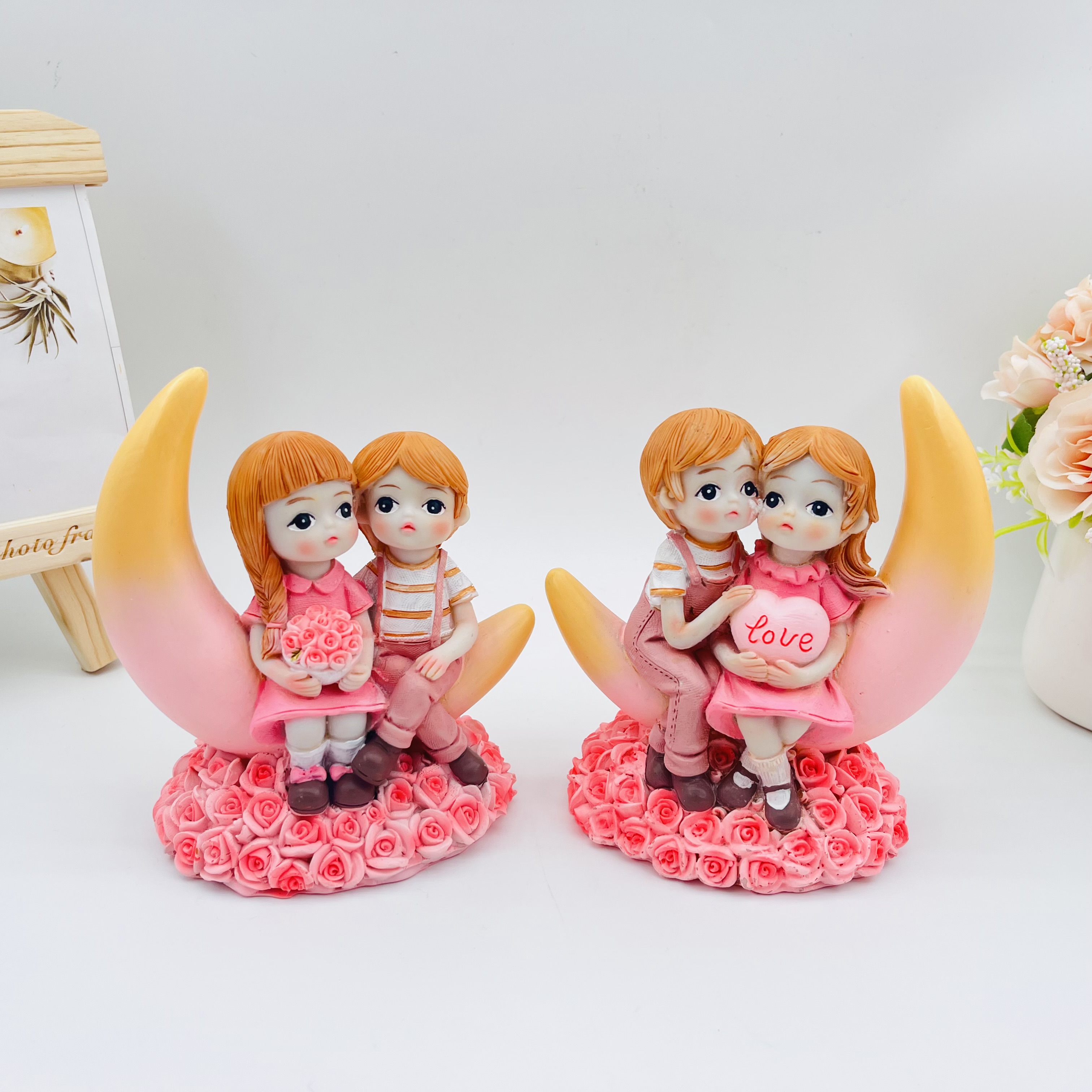 浪漫LOVE爱心玫瑰花粉色坐月亮树脂情侣工艺礼品家居摆件情人节礼品婚庆礼品