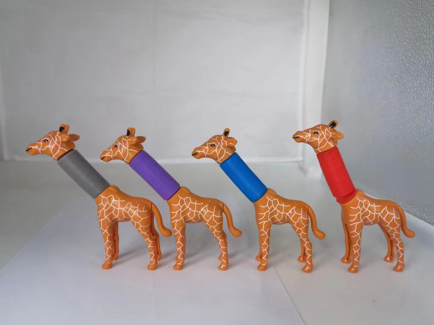 蒂姆新品长颈鹿解压电子发光伸缩管LED发光玩具波纹DIY伸缩发泄水管DM-5610047