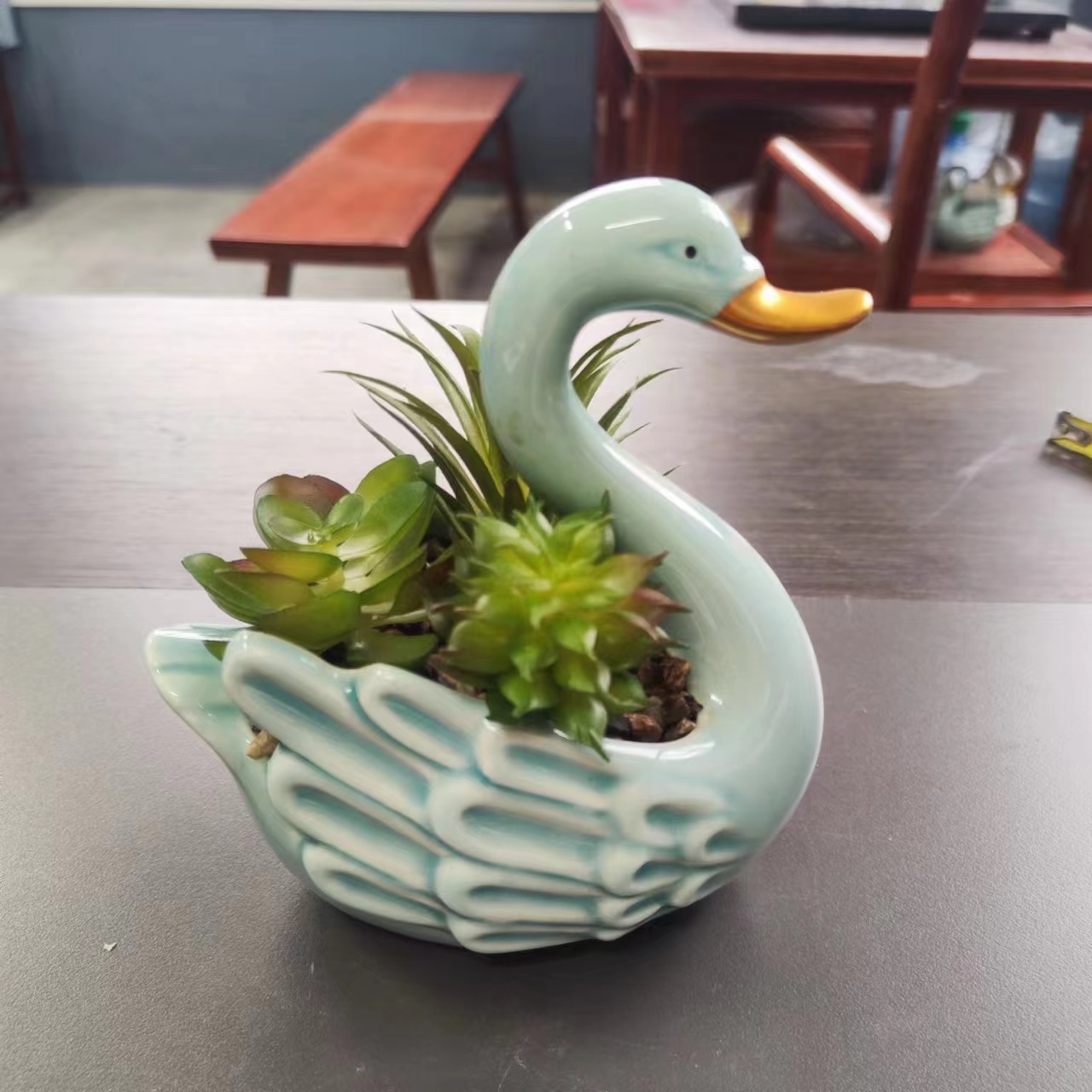 Cute small flowerpots of ceramic animals, succulents and plants Specification image