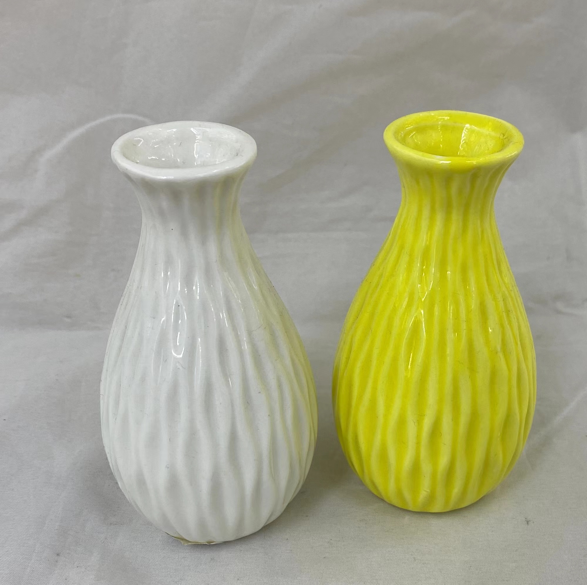 Cute and simple small flower arrangements for the ceramic living room Application Scenario