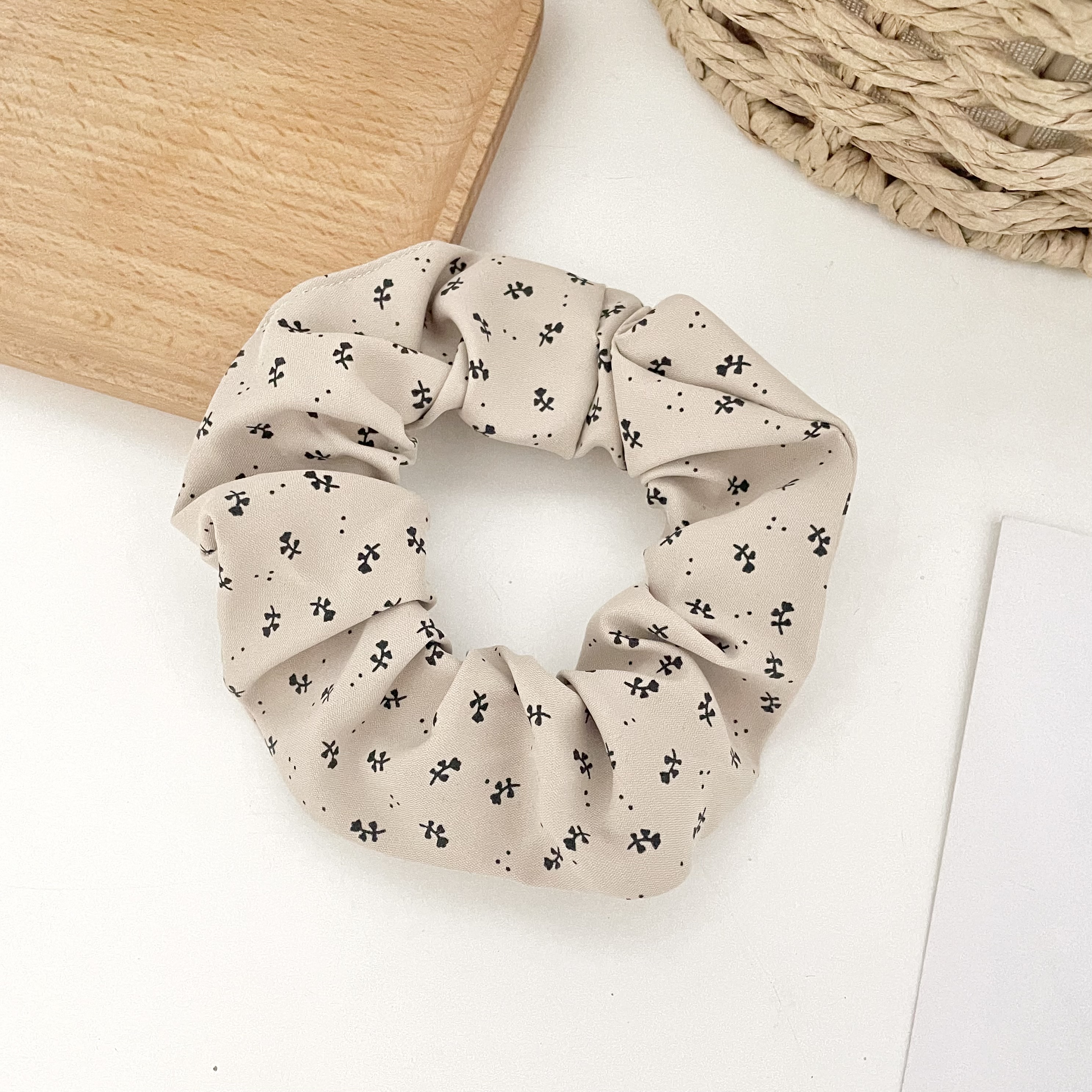 Morandi's cold black rose large intestinal hair band does no harm to hair. 10cm hair tie for girls' gift matching. Good gift items for ins hair accessories details Picture