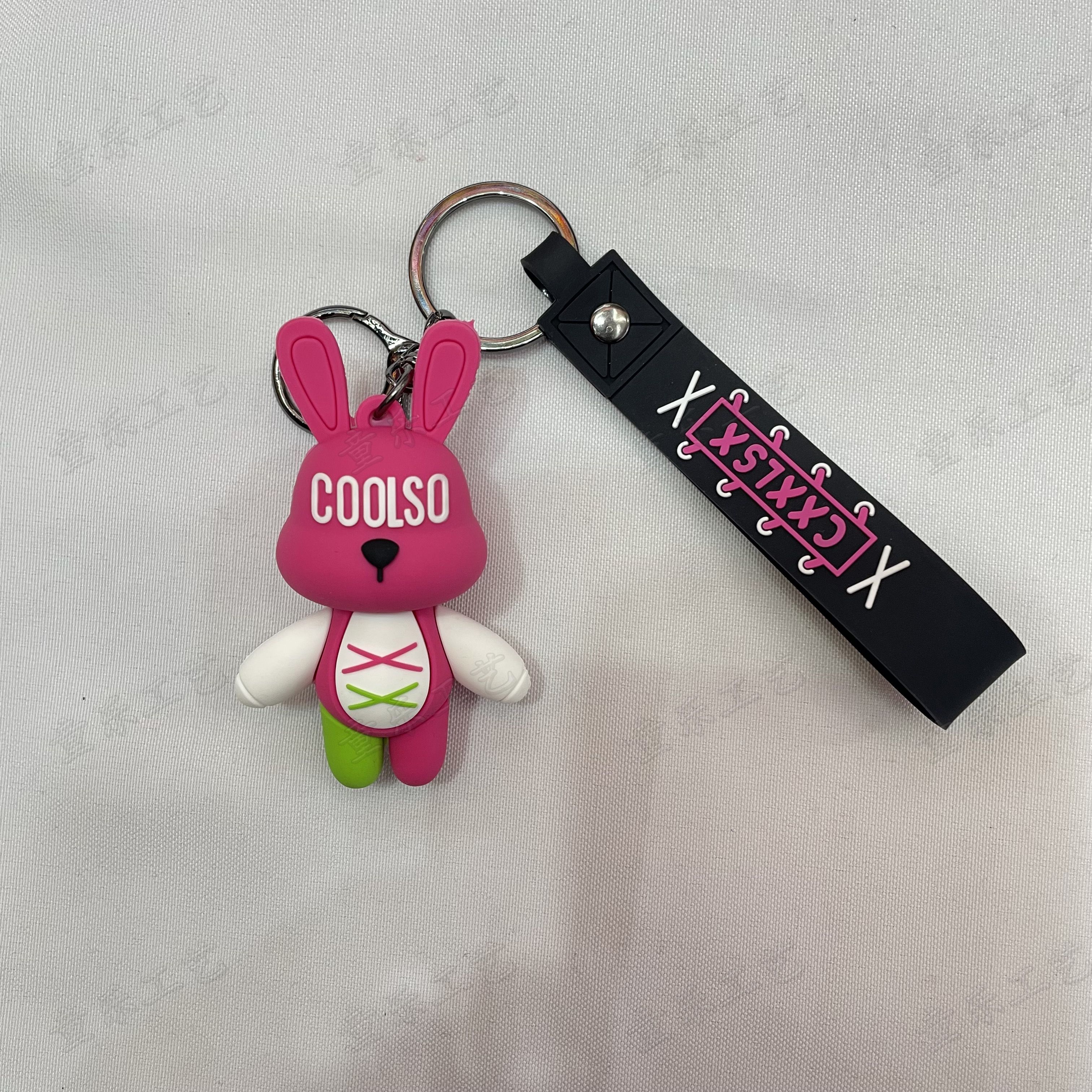 Creative Internet celebrity bundling rabbit soft rubber keychains, cool and personalized rabbit key accessories, three-dimensional figurine pendants Application Scenario