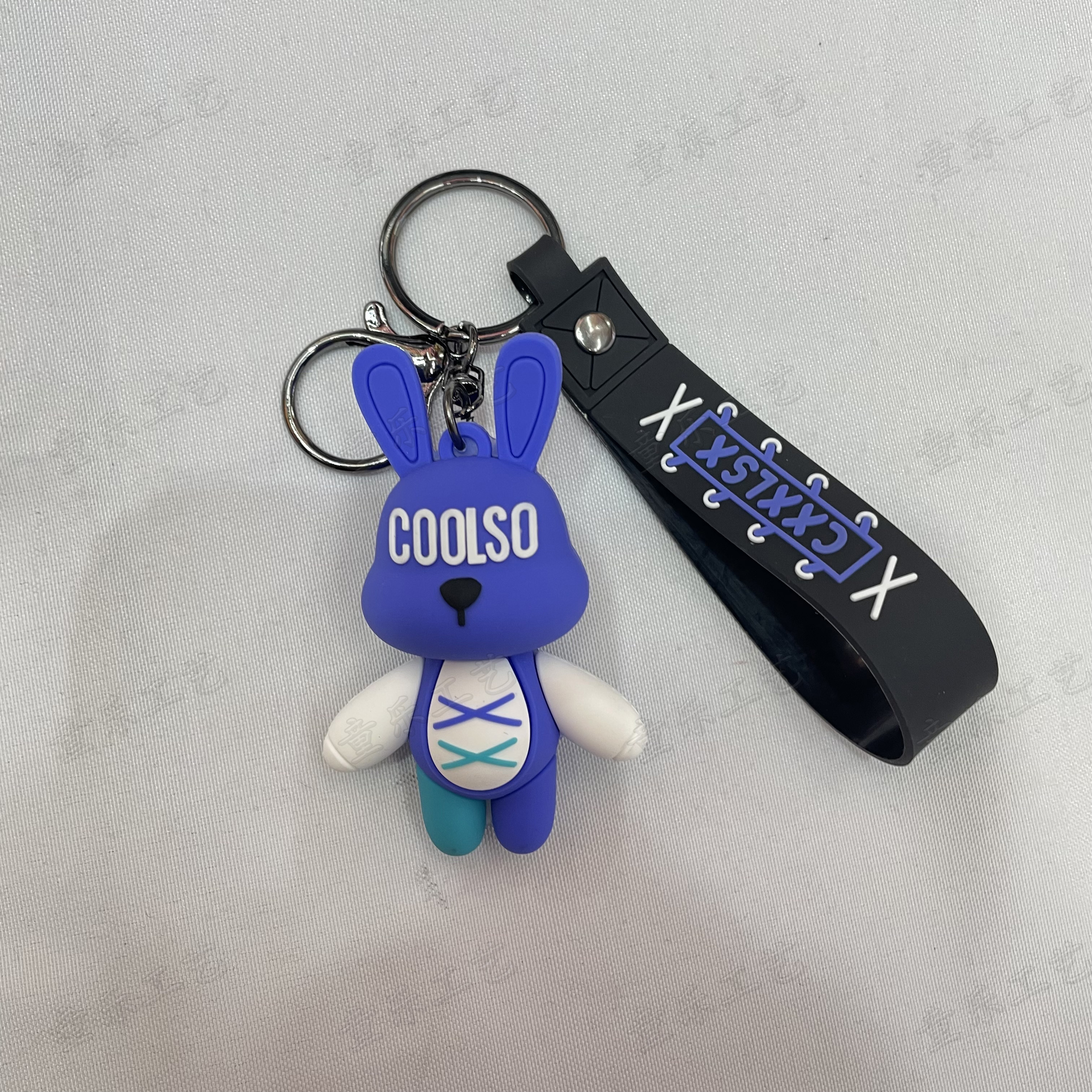 Creative Internet celebrity bundling rabbit soft rubber keychains, cool and personalized rabbit key accessories, three-dimensional figurine pendants Specification image