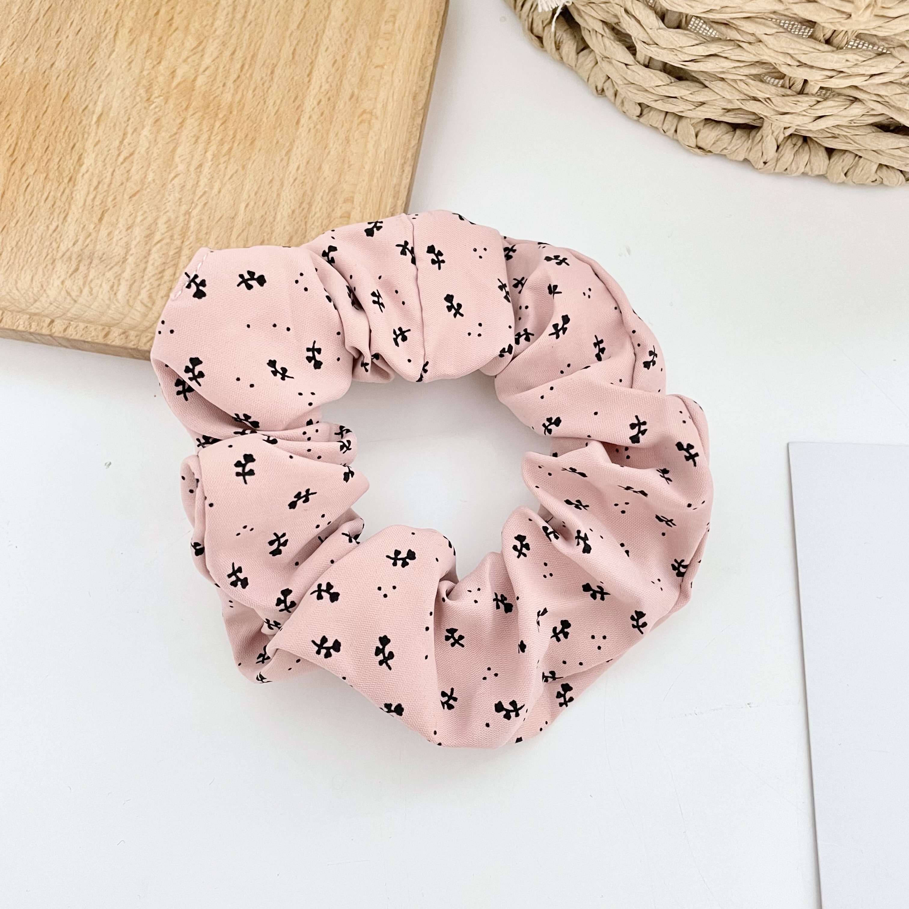 Morandi's cold black rose large intestinal hair band does no harm to hair. 10cm hair tie for girls' gift matching. Good gift items for ins hair accessories Specification image