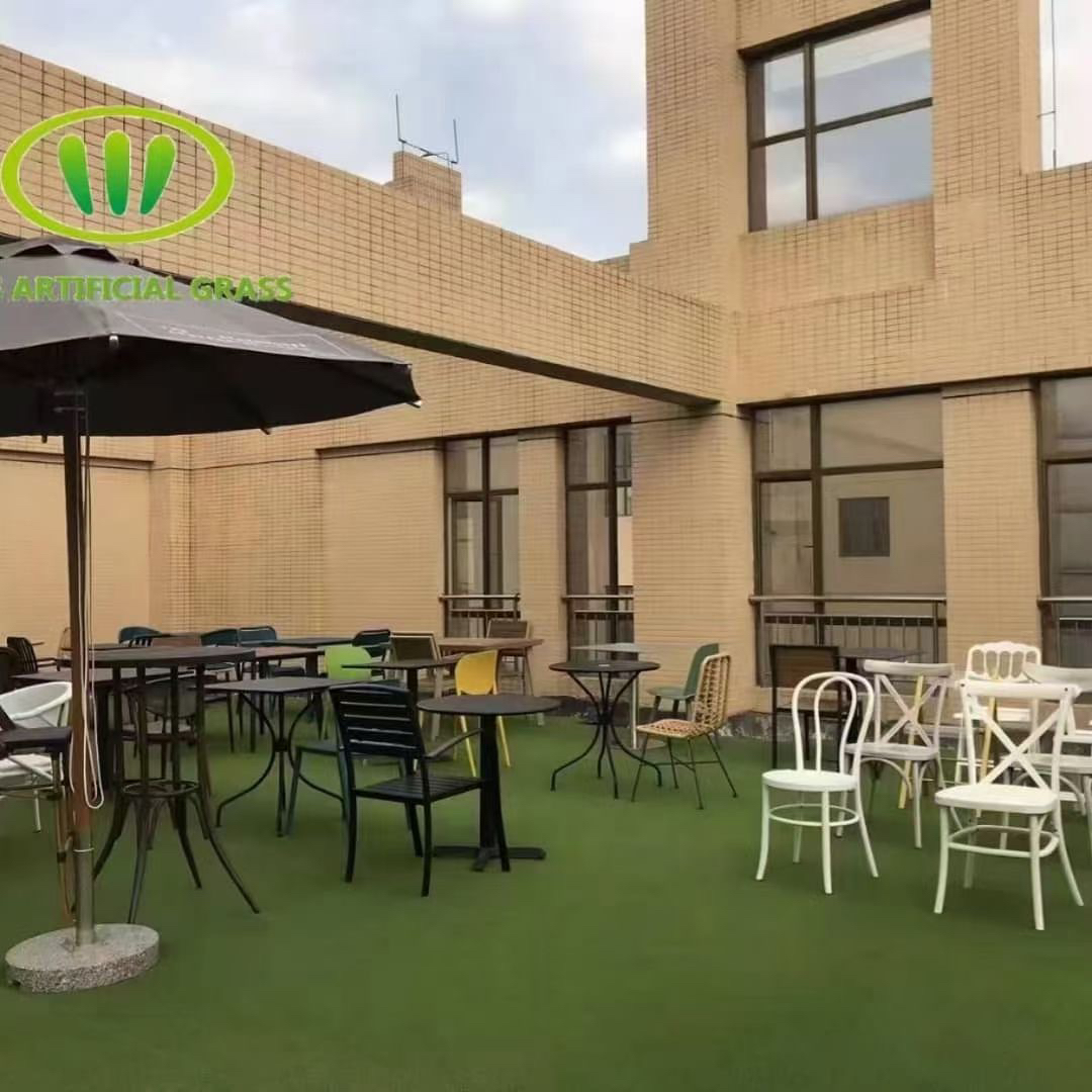 运动跑道、人造草坪实物图