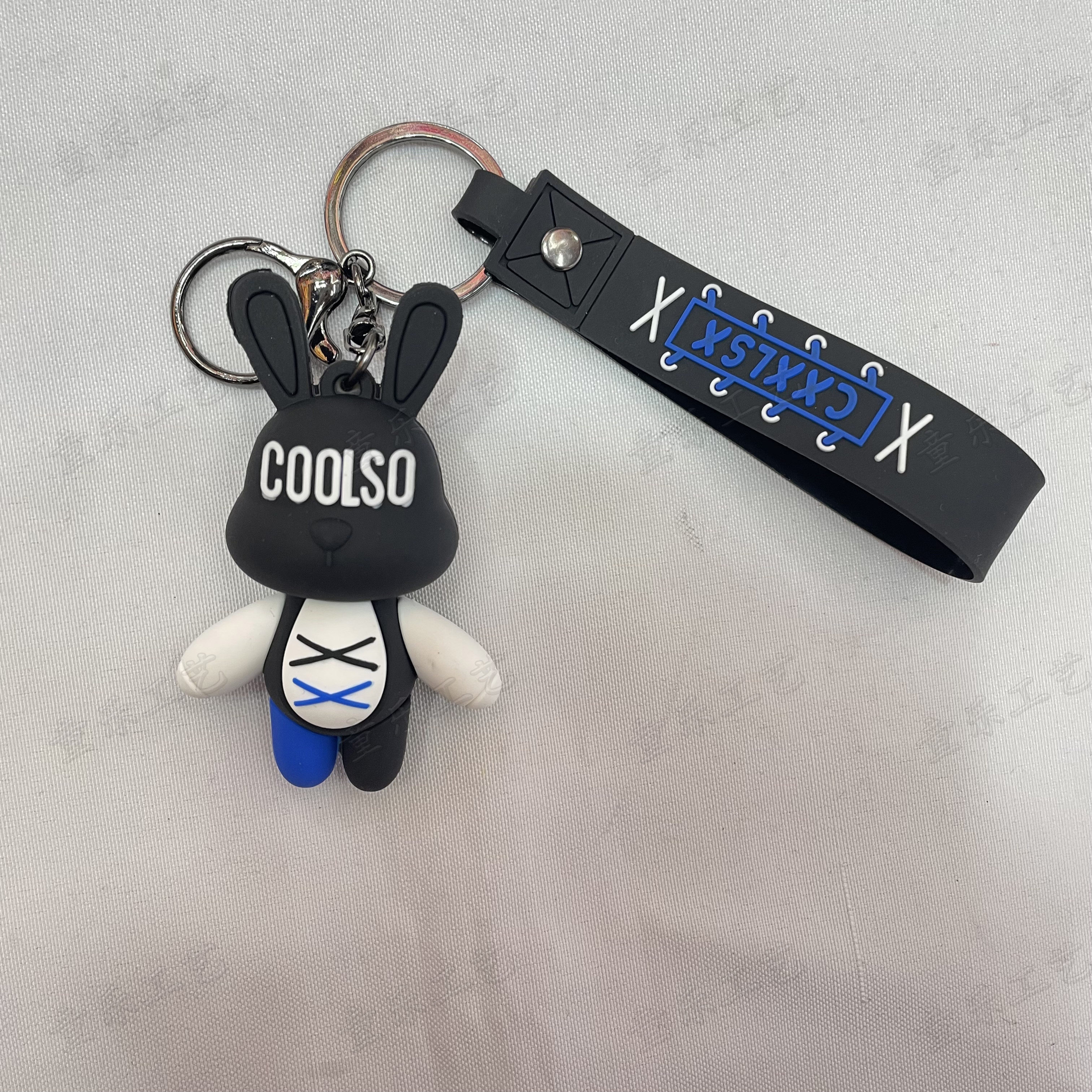 Creative Internet celebrity bundling rabbit soft rubber keychains, cool and personalized rabbit key accessories, three-dimensional figurine pendants details Picture