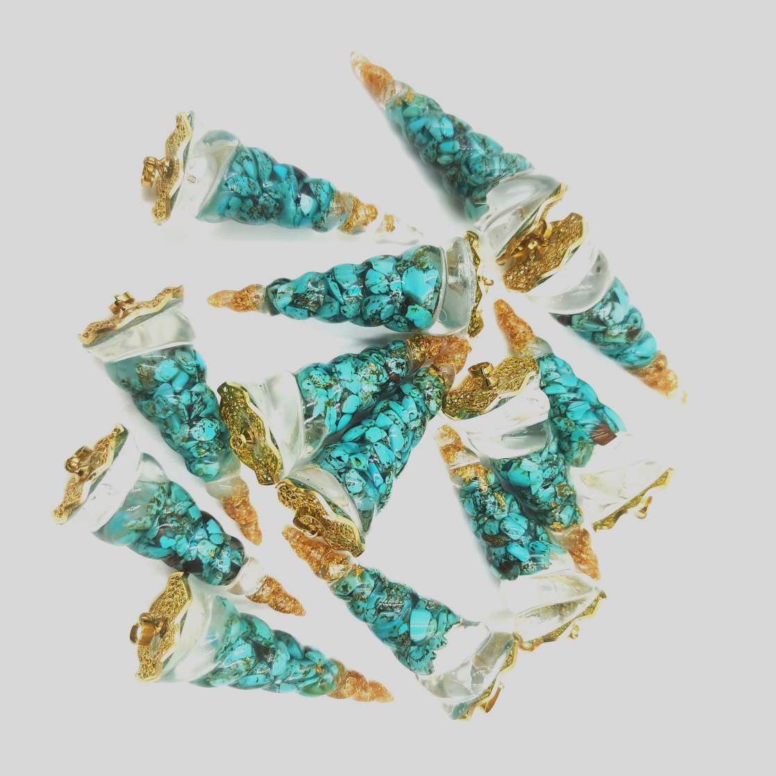 Resin pendants, copper accessories, necklaces, collars, pagoda-shaped ornaments, new and fashionable handcrafted pendants