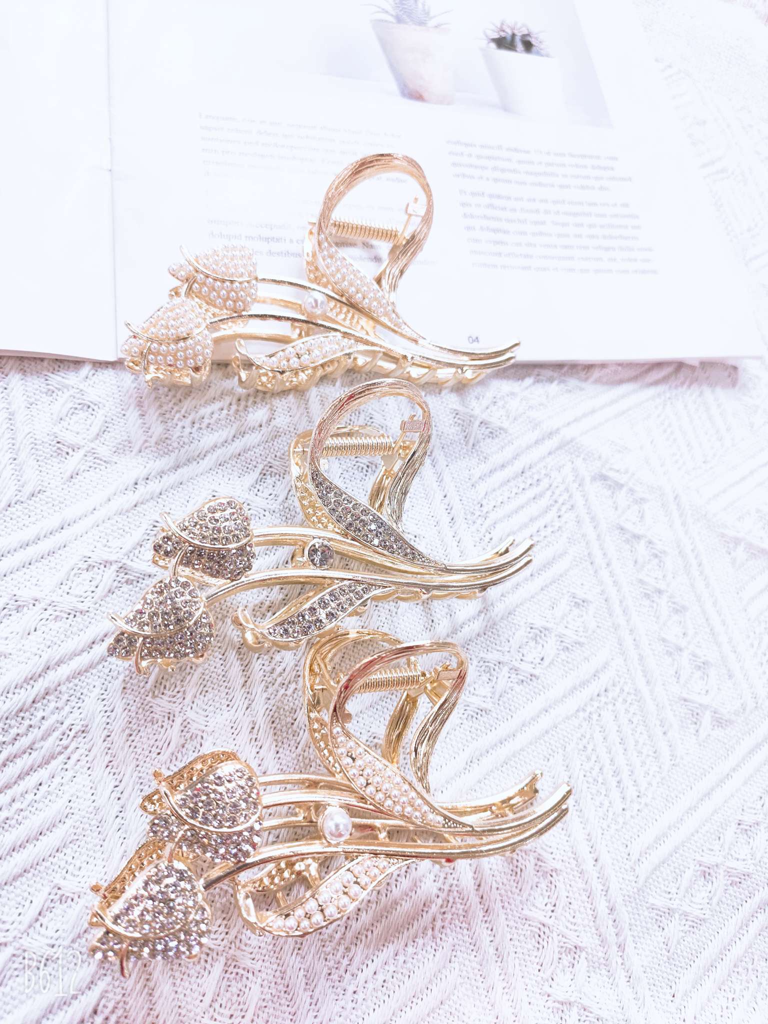 The new Korean wave cute children's rose gold small hair claws double-leaf purple Roland Application Scenario