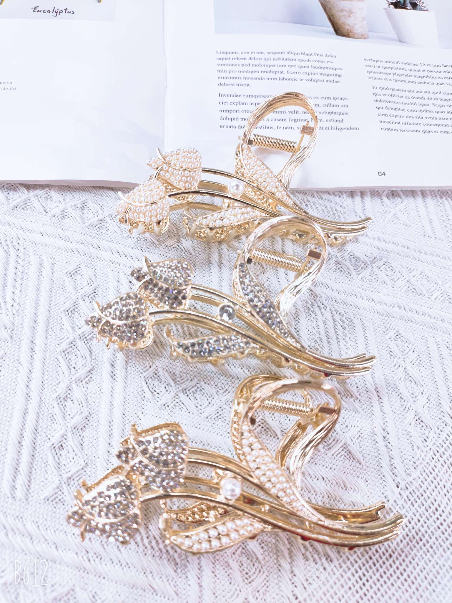 Korean-style fashionable and versatile ladies' alloy hairpin rhinestone bow headband Application Scenario