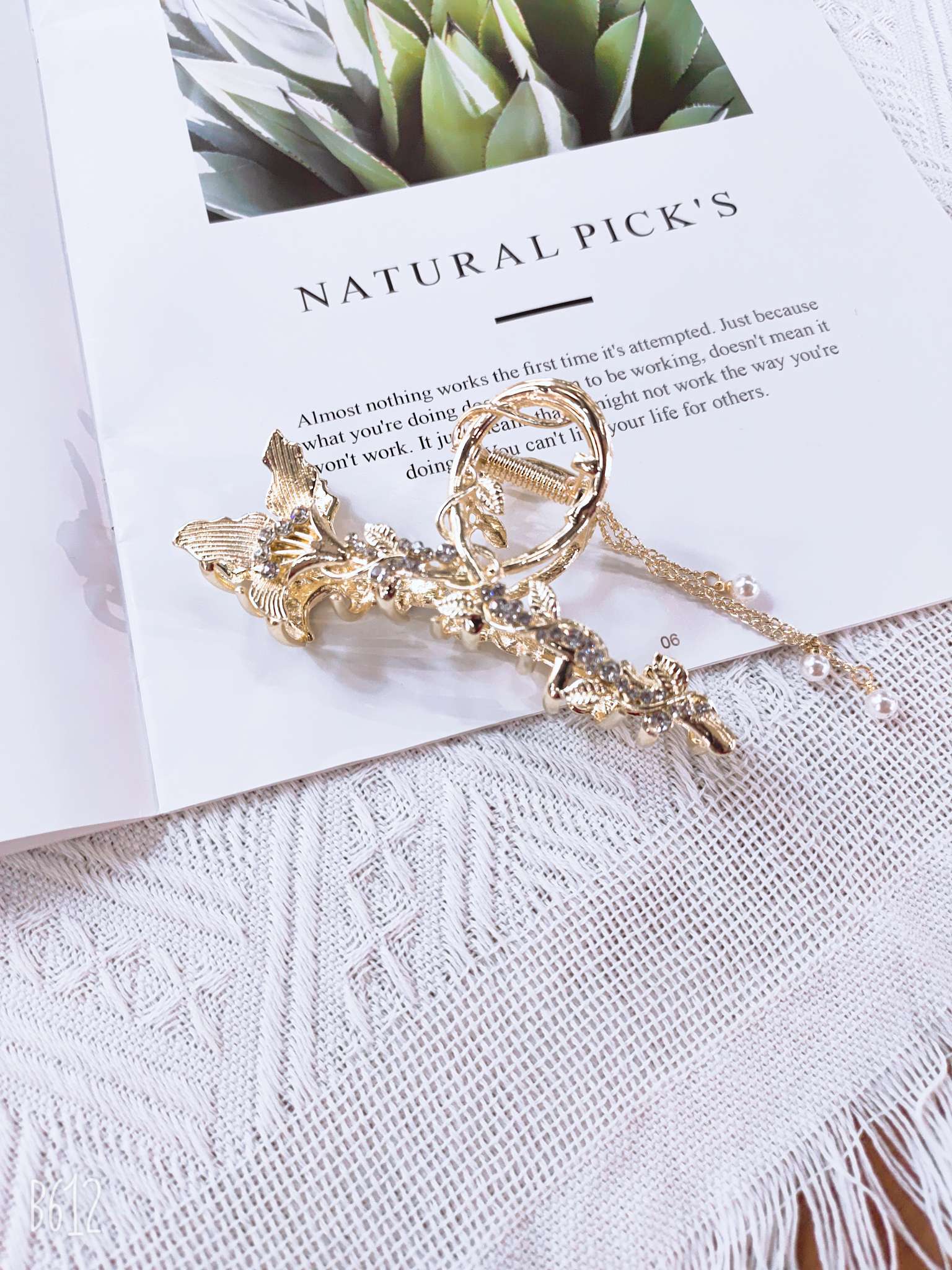 Alloy Korean version full diamond glass ladylike children's butterfly-shaped claw clamp rose gold coffee butterfly Application Scenario