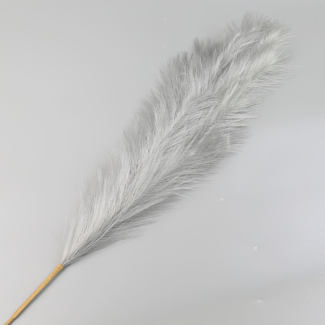 A 110-centimeter-tall artificial reed grass party decoration details Picture