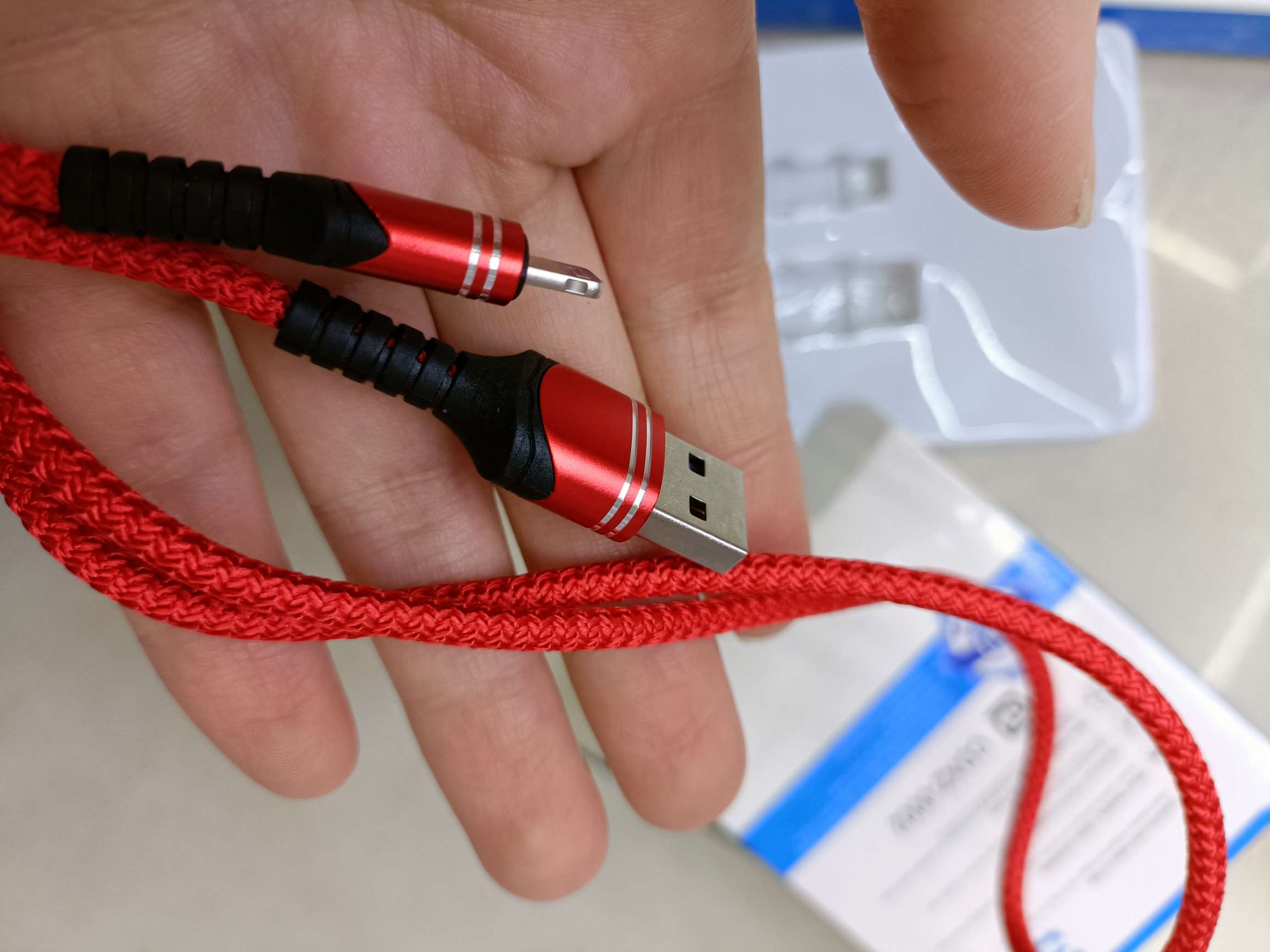 Braided single-wire mobile phone data cable detail image 7