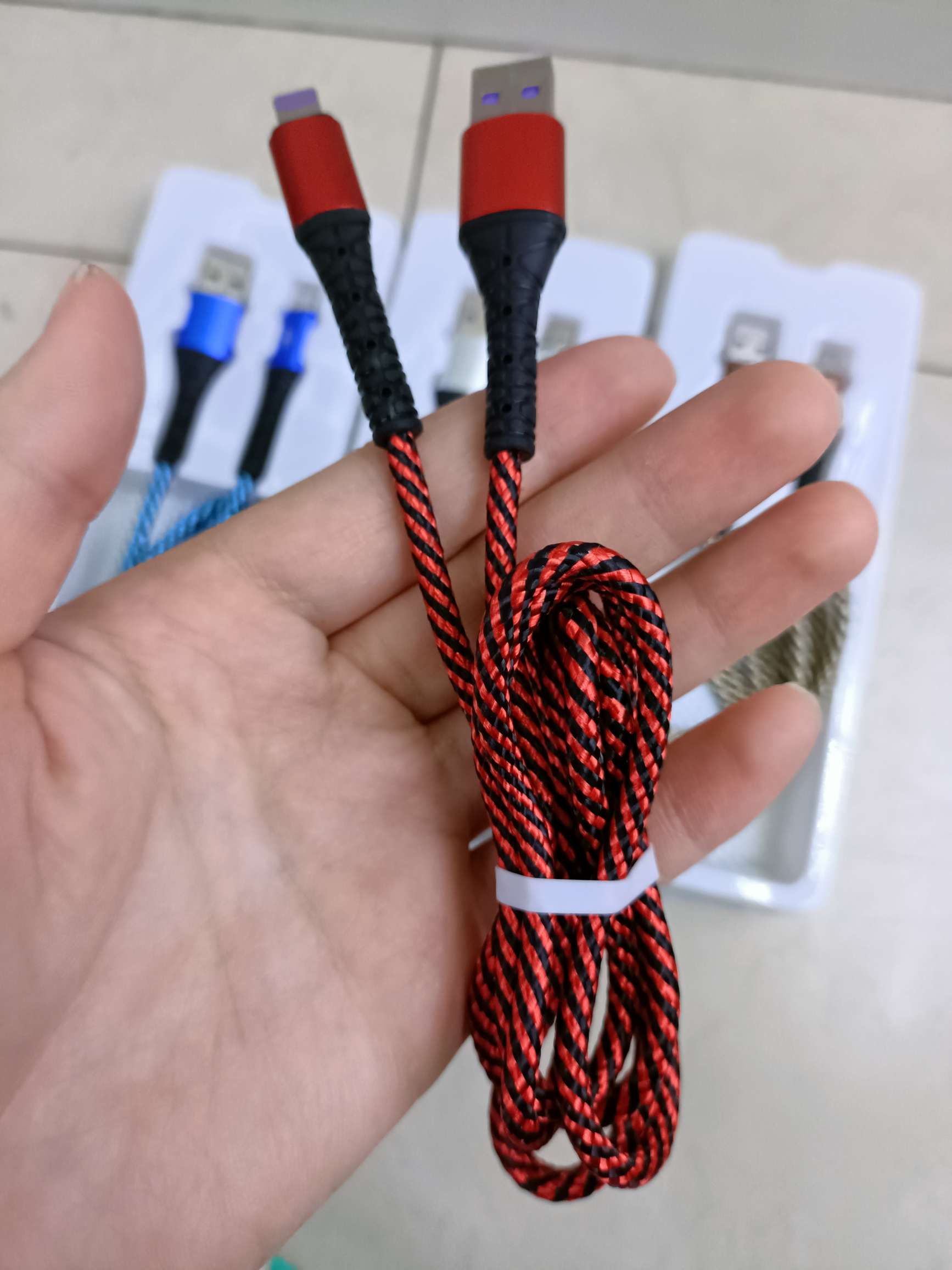 خط واحد من الخيوط المشغولة Item Picture