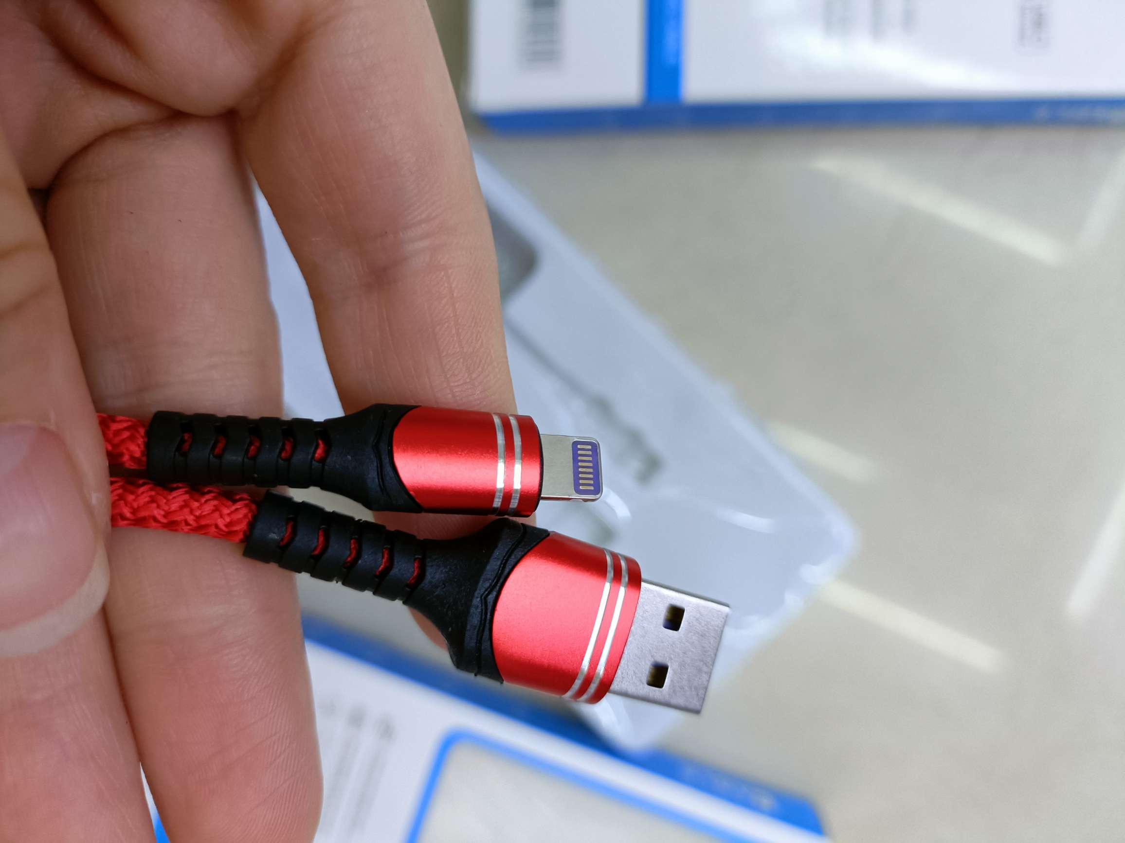 Braided single-wire mobile phone data cable detail image 5