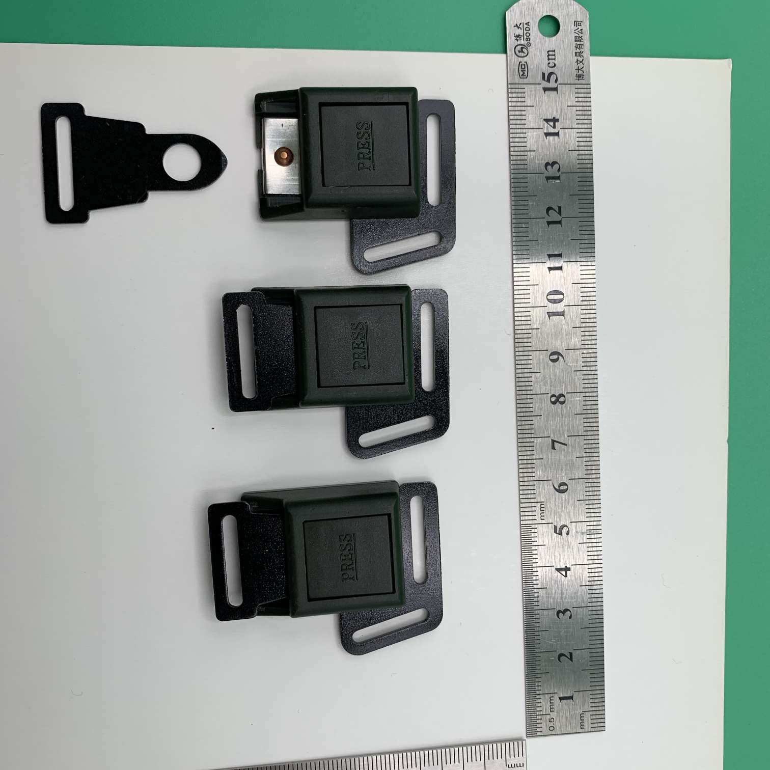 服装辅料/头盔插扣细节图