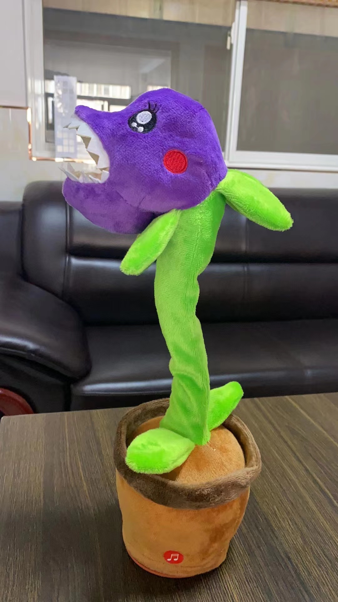 The best-selling electric toy, the cactus man-eating flower, twists its battery