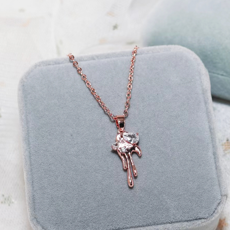 The color-preserving 2D Zircon fashion internet-famous design light luxury niche women's necklace is simple and elegant with a sense of high-end. The 2022 new style collarbone chain does not fade. The pendant is dynamic and trendy Specification image