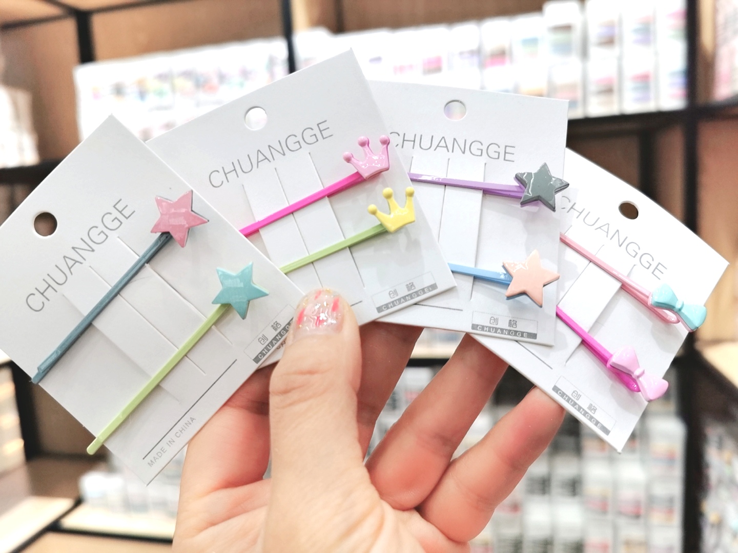 Little Heart BB Holder, a trendy heart-shaped accessory in an ins style, is a cute one-word holder Item Picture