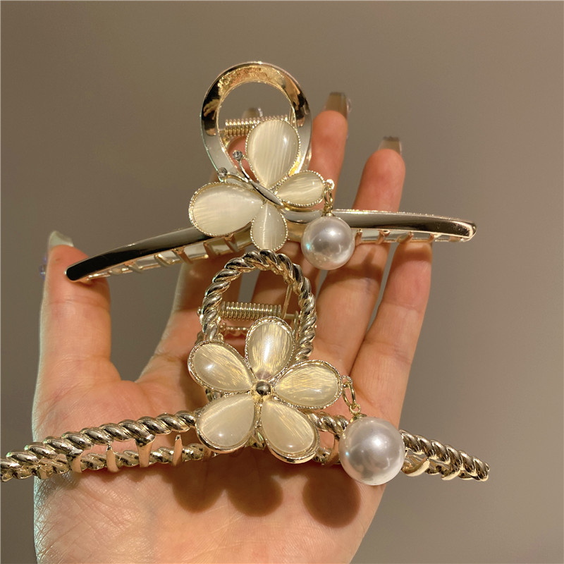 2022年花朵蝴蝶珍珠猫眼石发夹抓夹女后脑勺刘海夹网红鲨鱼夹发饰