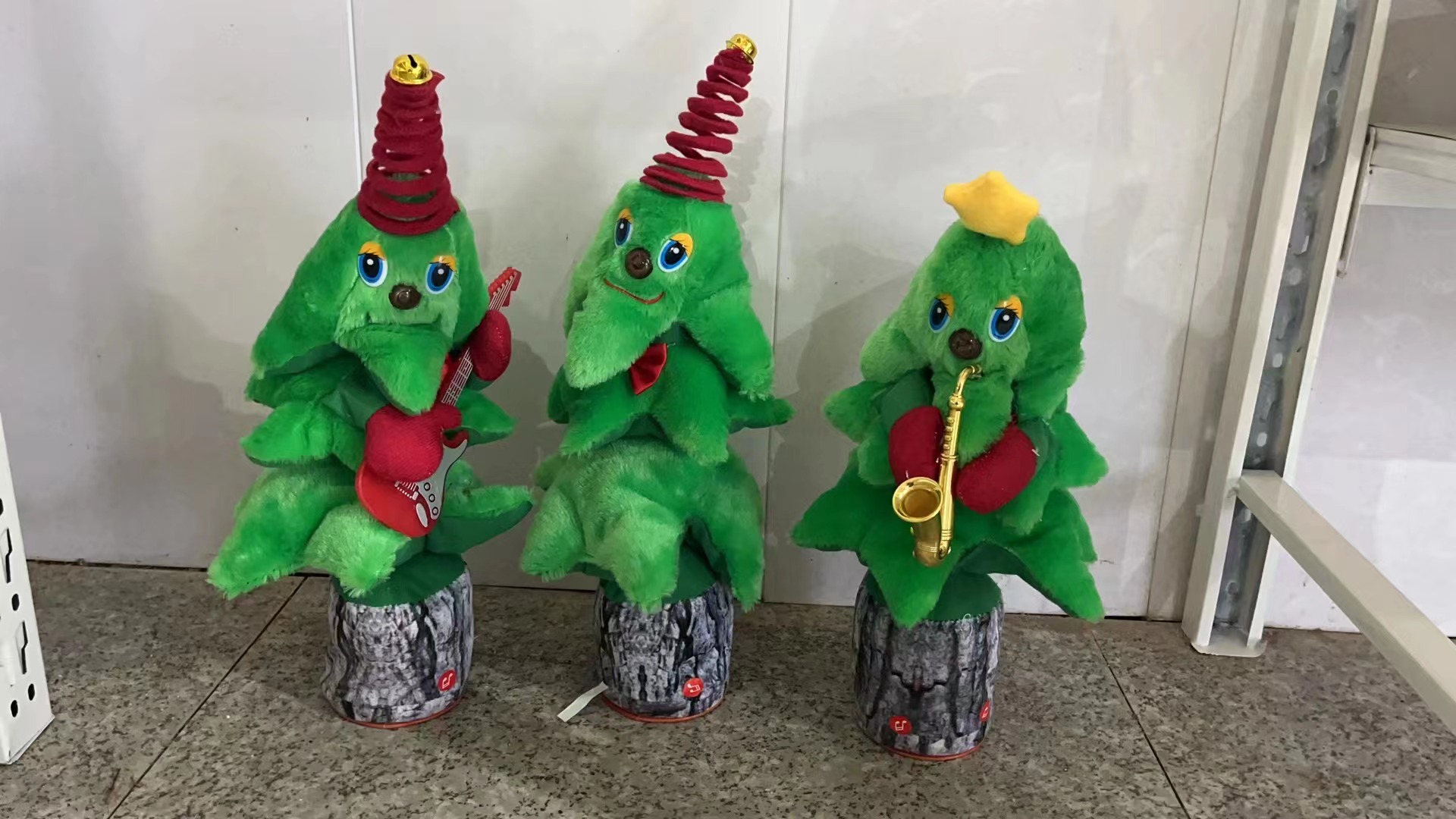 The best-selling electric toy, the cactus Christmas tree, twists and charges