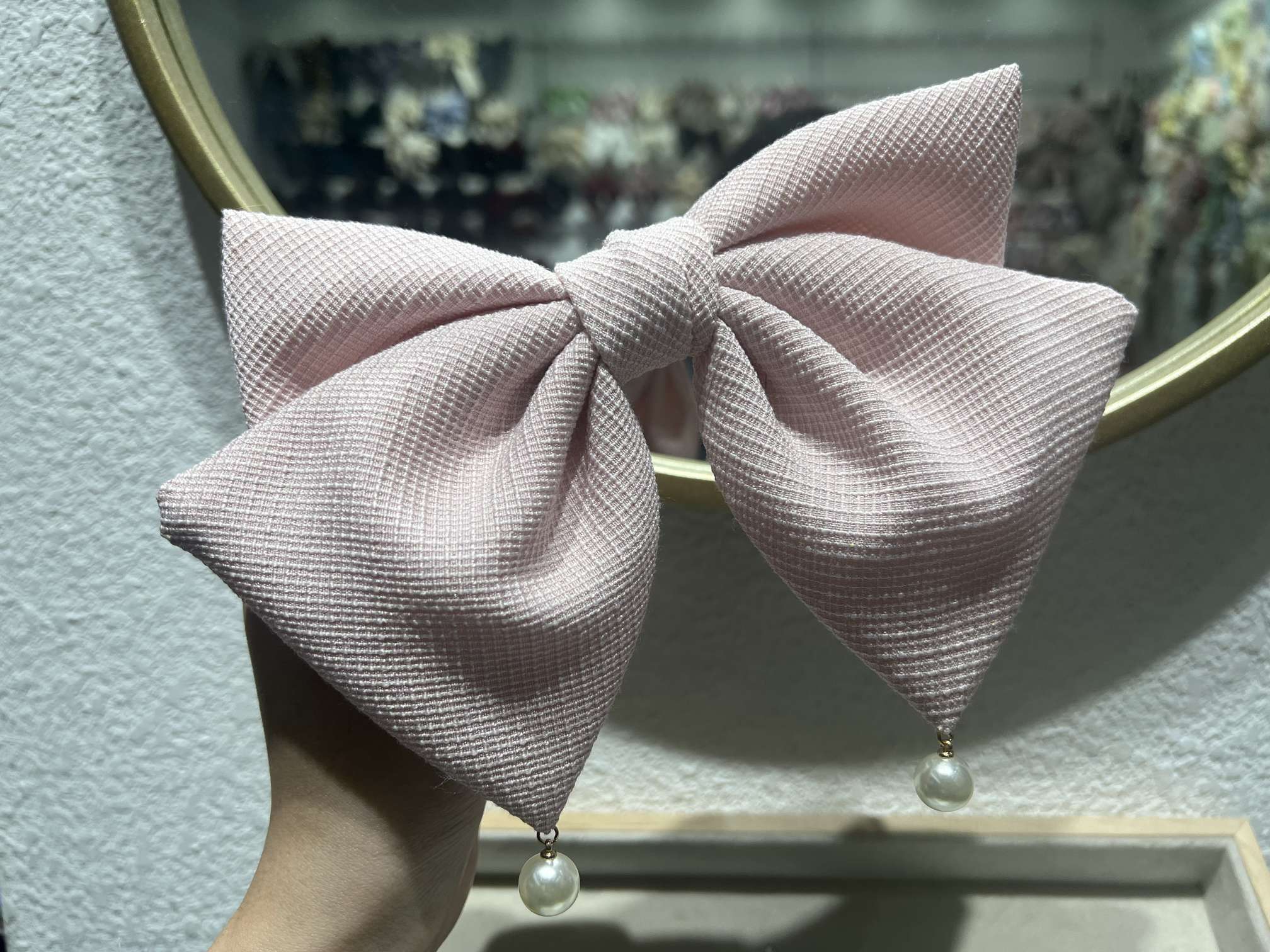Little Chanel-style hair clips for autumn and winter, gentle and elegant top clip, fabric pearl large bow spring clip detail image 5