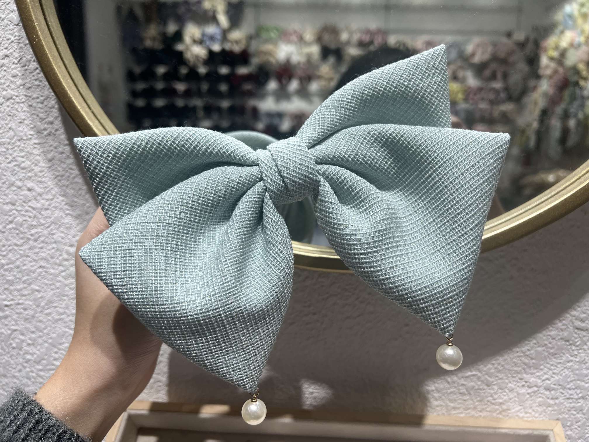 Little Chanel-style hair clips for autumn and winter, gentle and elegant top clip, fabric pearl large bow spring clip detail image 6