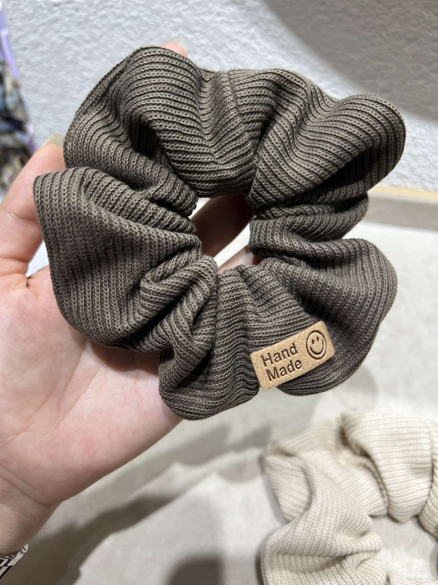 Retro hair band, large intestine circle, knitted hair tie, small texture, acetic acid velvet pleated large intestine circle, retro high-end fabric flower bun hair band detail image 5