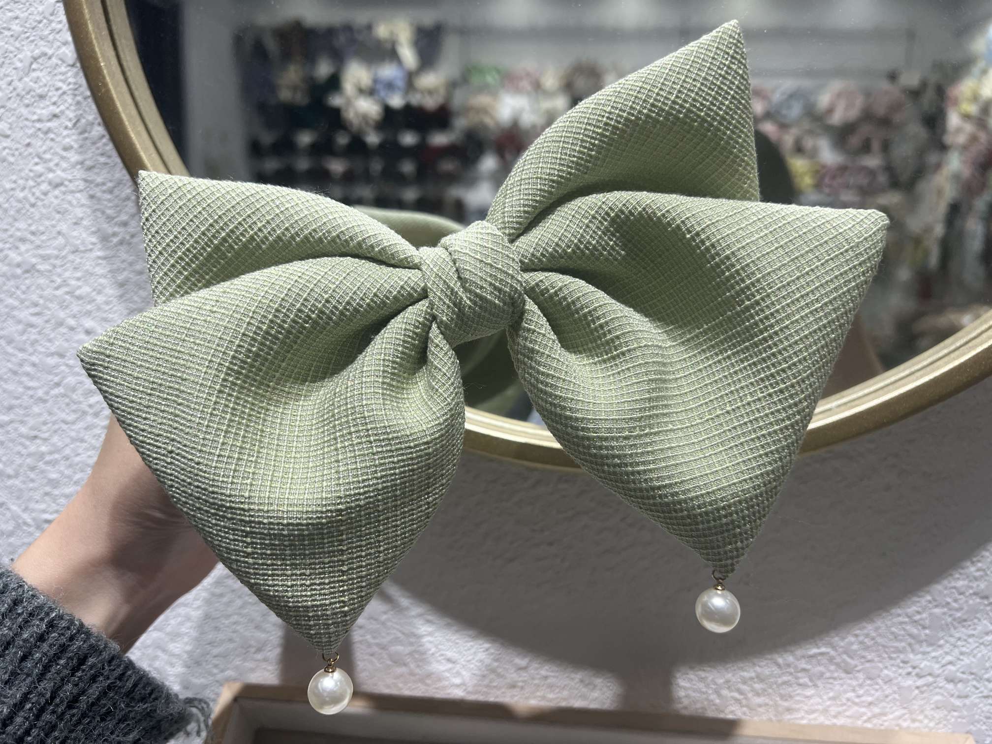 Little Chanel-style hair clips for autumn and winter, gentle and elegant top clip, fabric pearl large bow spring clip detail image 7