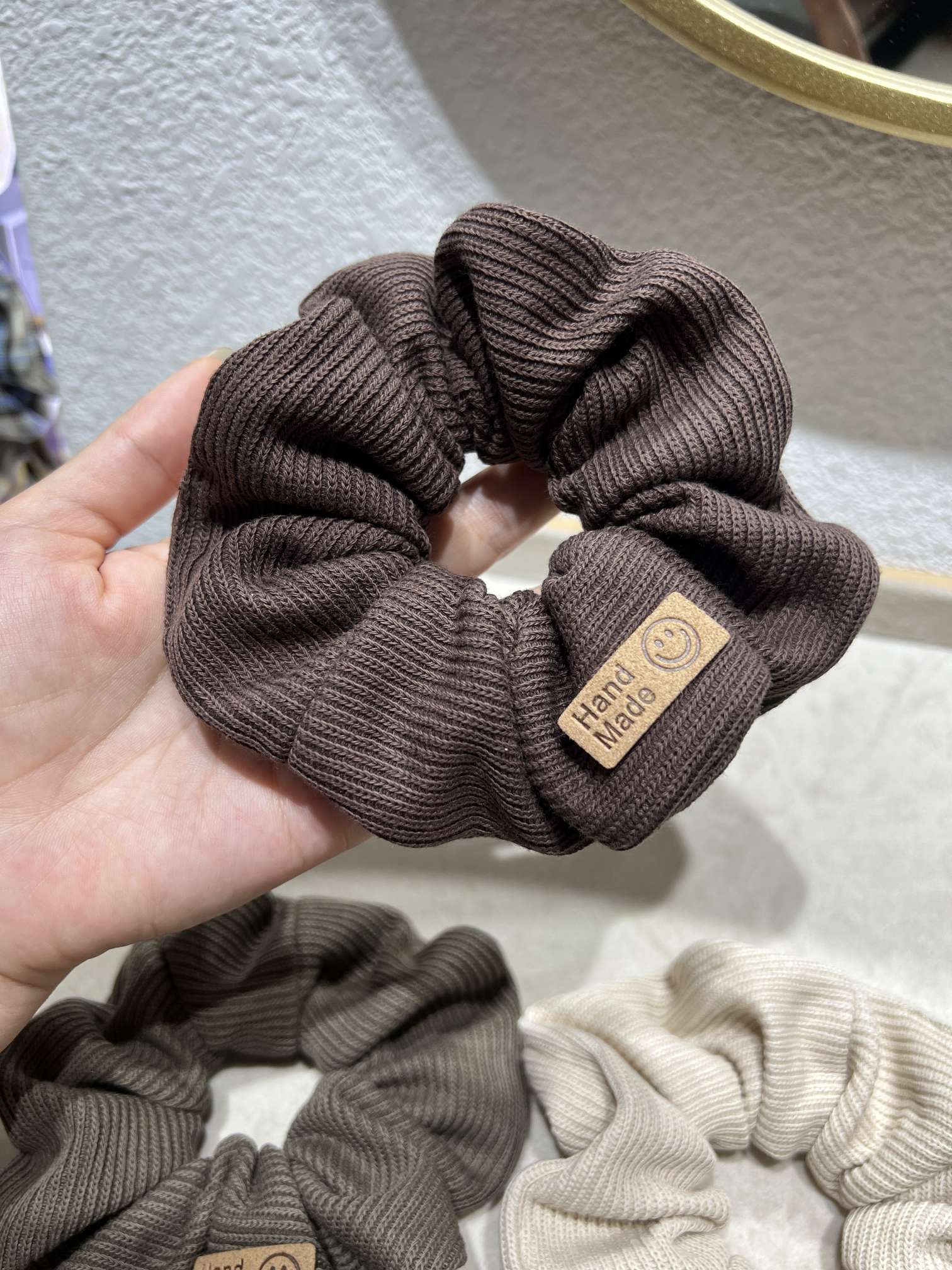 Retro hair band, large intestine circle, knitted hair tie, small texture, acetic acid velvet pleated large intestine circle, retro high-end fabric flower bun hair band detail image 4