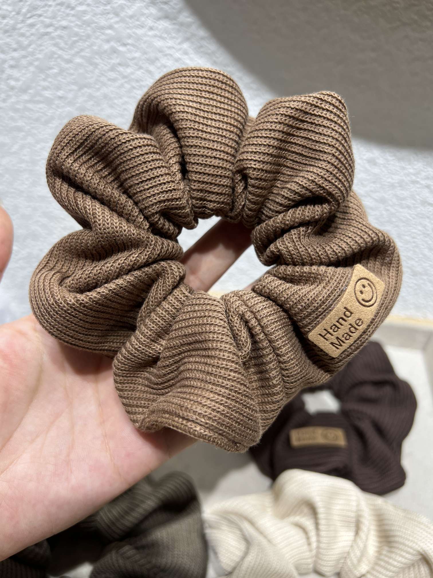 Retro hair band, large intestine circle, knitted hair tie, small texture, acetic acid velvet pleated large intestine circle, retro high-end fabric flower bun hair band detail image 3