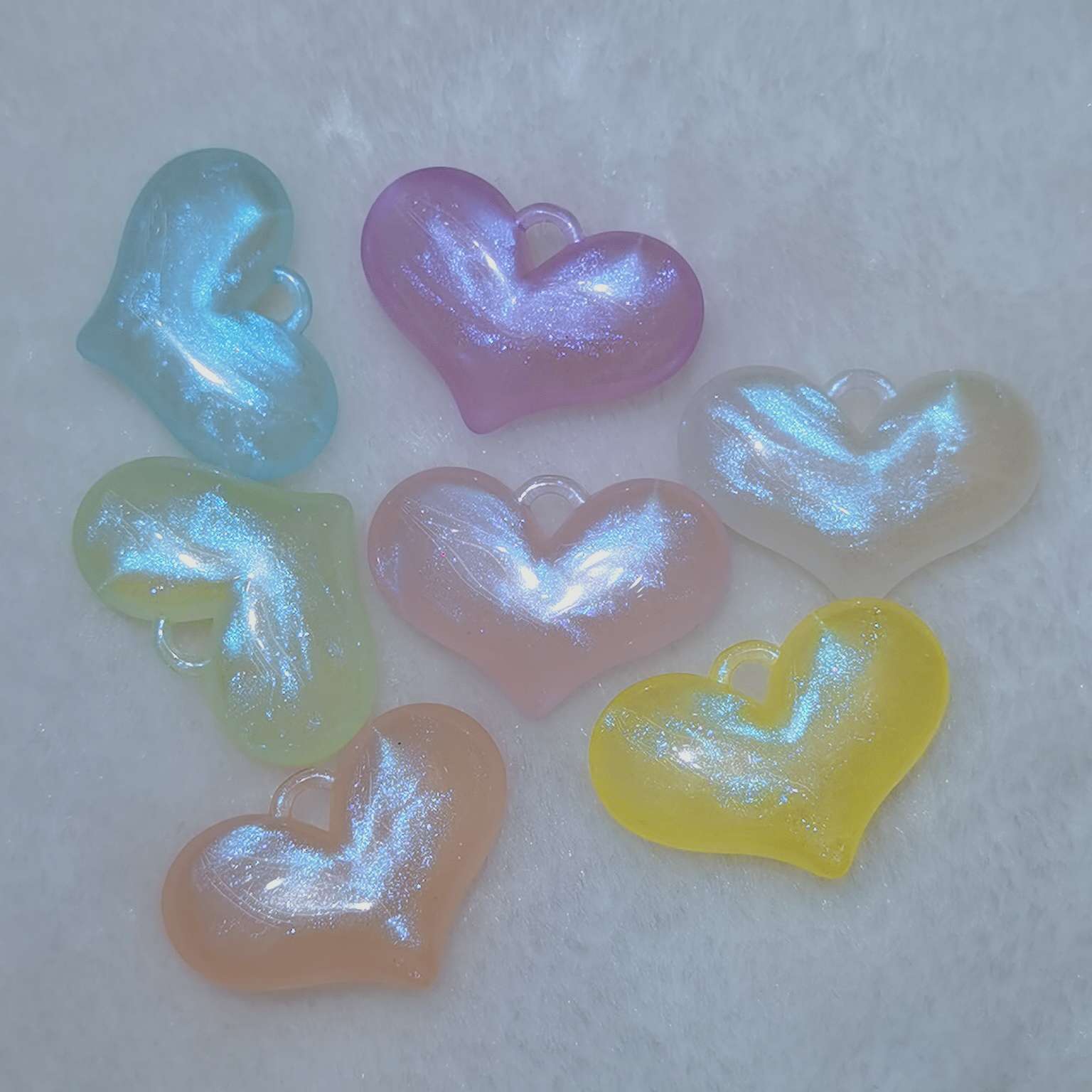 Acrylic heart-shaped hanging hole mermaid girl luminous aurora pearl mobile phone pendant Application Scenario