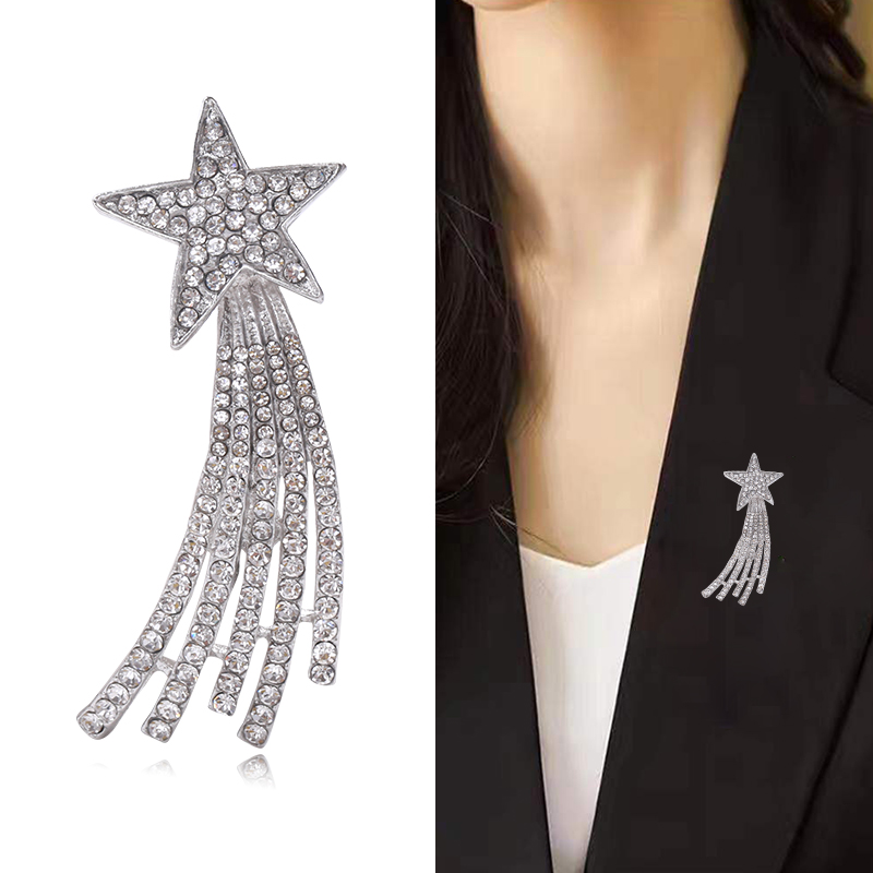 Factory direct sales of creative and light luxury Korean version new best-selling water diamond five-pointed star. Light luxury creative retro brooches, simple and fashionable accessory pins in stock