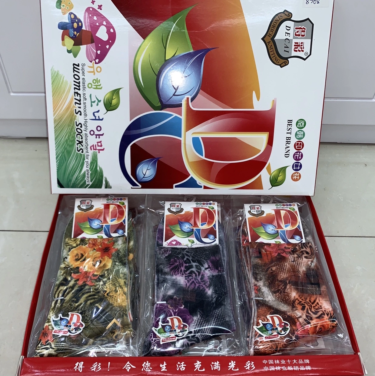 Decai Winter Women's Printed Socks 8368, 12 pairs per box, 80 boxes per case. Application Scenario